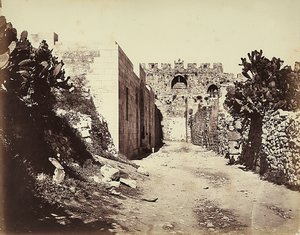 Utsikt över en del av stadsmuren och Saint Annes hus i Jerusalem av Félix Bonfils