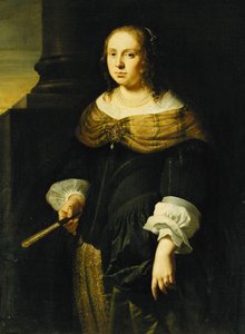 Porträtt av en dam, tre fjärdedels längd, iklädd en svart och grön klänning, håller en fläkt, på en portik, av Ferdinand Bol