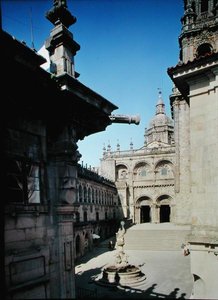 Södra fasaden och Plaza de Praterias av Fernando de Casas Novoa