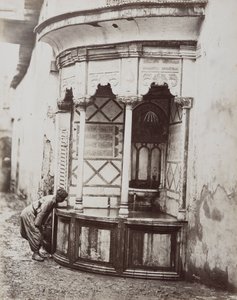En man som dricker från en hörnfontän, på en gata i Damaskus, Syrien av Félix Bonfils