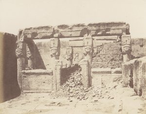 Dendera Tentyris, Athors tempel - helgedom placerad i sydvästra vinkeln..., 1851-52, tryckt 1853-54. av Félix Teynard