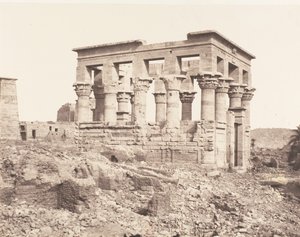 Ön Fileh Philae, östra kvarteret - sidovy från punkt D, 1851-52, tryckt 1853-54. av Félix Teynard