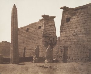 Luxor Thebe, tidigare konstruktion - Colossi Pylon and Obelisk, 1851-52. av Félix Teynard