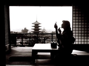 "Frivolous Kyoto". Yasaka-pagoden sett från restaurangen Kyo-Yamato av Fosco Maraini