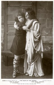 Ivy Millais och Marie Leonhard, skådespelerskor, ca 1900-talet. av Foulsham and Banfield