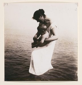 Montage av kvinna med baby och hav i bakgrunden av Francesco Michietti