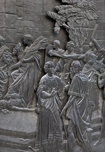 Bas som representerar Alessandro Farnese som tar emot ambassadörerna för drottning Elisabeth av England, detalj av statyn av Alessandro Farnese av Francesco Mochi