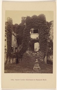 Carew Castle - Ingång till bankettsal. av Francis Bedford