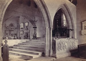 Monument och kanslitrappa, Tenby kyrka, 1870-talet. av Francis Bedford