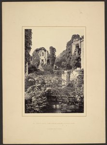Raglan Castle, vy mot Fountain Court av Francis Bedford