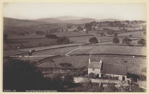 Vale of Clwyd från Denbigh Castle, 186094. av Francis Bedford