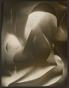 [Abstraktion av klippt papper] av Francis Bruguière