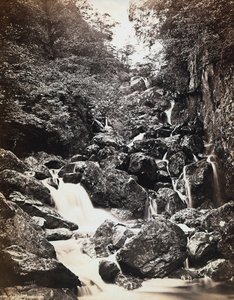 Flodlandskap nära Derwentwater i Storbritannien. av Francis Frith