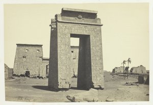 Skulpterad port, Karnac av Francis Frith