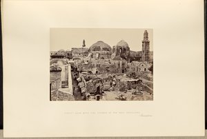 Gatuvy med Heliga gravens kyrka, Jerusalem av Francis Frith