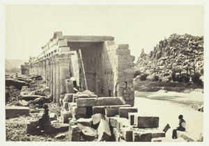 Kolonnaden, ön Philæ, 1857. av Francis Frith