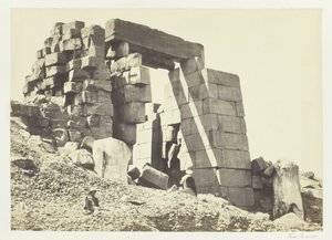 Granitpylonen, Thebe, 1857. av Francis Frith