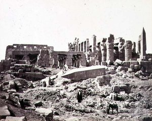 El-Karnaks tempel från sydöstra, ca 1856-59 (sepiafoto)