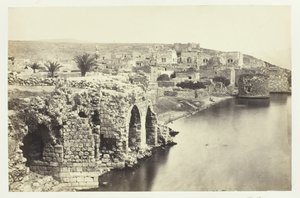Staden och sjön Tiberias, från söder, 1857. av Francis Frith