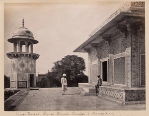 Övre terrassen, prins Etmad Dowlah; mausoleum, Agra av Francis Frith