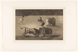 Tjurfäktare står på ett bord i arenan Otra locura suya och la misma plaza Tjurfäktningar (serietitel) La Taureaumachie (serietitel) La Tauromaquia (serietitel) av Francisco de Goya