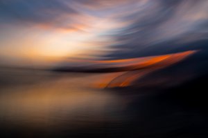 Livfull solnedgång med rörelseoskärpa