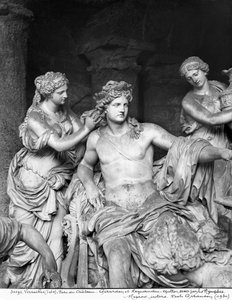 Apollon sköts av nymferna i lunden i Apollons bad, avrättad med hjälp av Thomas Regnaudin (1622-1706) 1666-75 (detalj) (se 242847, 242849) (marmor)