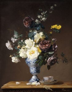 Rosor och andra blommor i en blå och vit vas och en tekopp på en avsats, 1876