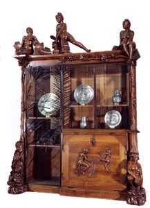 Möbler: bokhylla av valnöt och smide tillverkad av Francois Hubert Carabin (1862-1932) 1890 Sön. 2,9 m Paris. Orsay museum av Francois Rupert Carabin