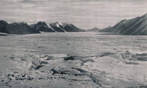 En Outlet Glacier Valley helt fylld med is, c1911, 1913 av Frank Debenham