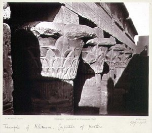 Portikens huvudstäder, Khnumtemplet, Esna (svartvitt foto)