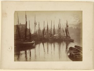 [Whitby hamn] av Frank Meadow Sutcliffe