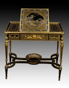 Skrivbord i lackerat trä av Francois Remond (1747-1812) (guldkvinna) och Adam Weisweiler (1744-1820) i trä och brons från drottning Marie Antoinettes skåp i Saint Cloud. 1784 Paris. Louvren av François Rémond