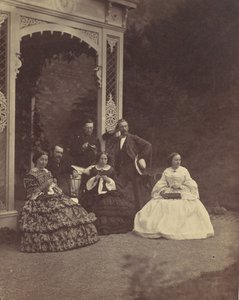 [Porträtt av tre kvinnor och män i en trädgård], 1850-60-tal.