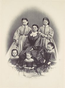 [Porträtt av en sittande kvinna omgiven av fem flickor, sittande och stående], 1850-60-tal.