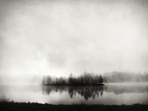 Reflektion över Misty Island av Franz Bogner