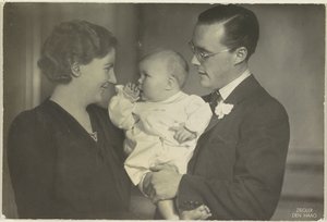 Porträtt av Juliana, drottning av Nederländerna, Bernhard van Lippe-Biesterfeld och Beatrix, drottning av Nederländerna av Franz Ziegler