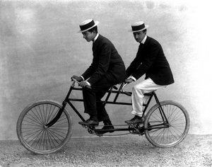 Två män på en tandem, Florens, 1895 (glasplatta)