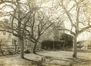 Kelmscott Manor: Från fruktträdgården av Frederick H. Evans