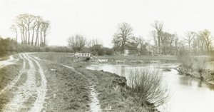 Kelmscott Manor: Från Themsen av Frederick H. Evans