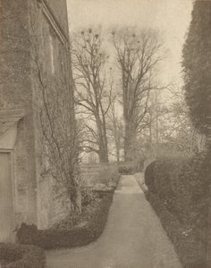Kelmscott Manor: I trädgården av Frederick H. Evans