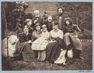 William Morris (1834-96) Sir Edward Burne-Jones (1833-98) och deras familjer, 1874 (sepiafoto)