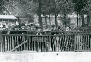 Kungen av Italien, Victor Emmanuel III, besökte London Zoo 1924 av Frederick William Bond