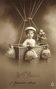 1913 nyårskort, med pojke som stiger upp i en ballong, med mycket pengar som ballast av French Photographer