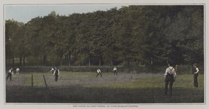 En omgång grästennis på Lycee Michelet, Vanves, Paris (färgfoto) av French Photographer