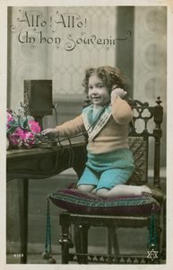 Barn som använder telefon av French Photographer