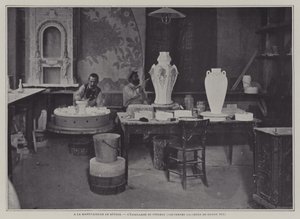 Emaljering med pensel på Sevres porslinsfabrik, Frankrike (s/v foto) av French Photographer