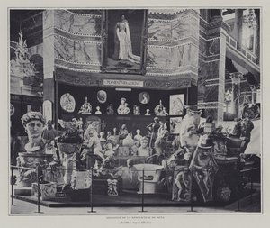 Utställning av varor från Signafabriken, Florens, i den italienska paviljongen på Exposition Universelle 1900, Paris (s/v foto) av French Photographer