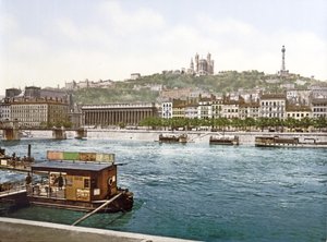 Fourviere från St. Antoine Quay, Lyon, pub. c.1900 av French Photographer