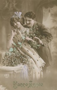 Gott nytt år gratulationskort med romantiska par som håller mistel, 1913 (handfärgat fotografi) av French Photographer